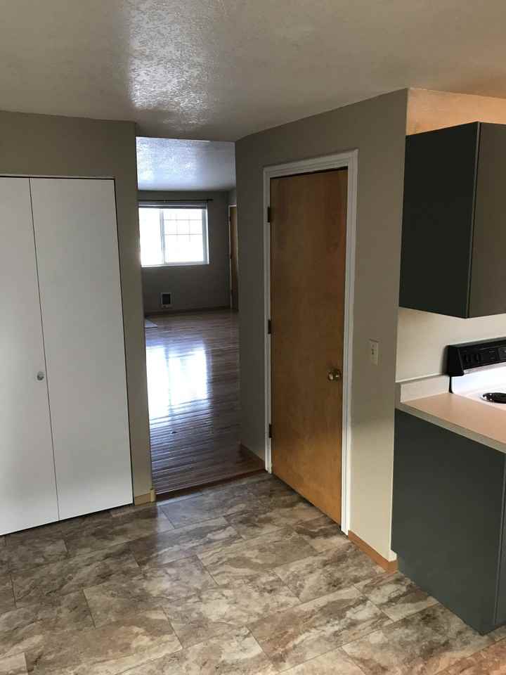 1548 Southwest Metolius Avenue - Photo 2 of 8