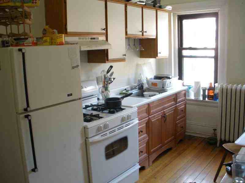 533 Newbury Street - Photo 2 of 6
