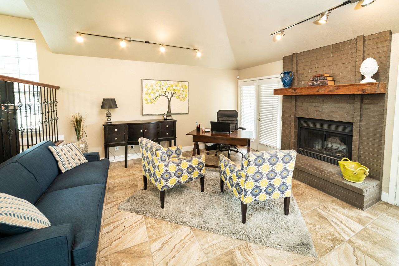 z-090820-Mission Hill - Photo 5 of 9