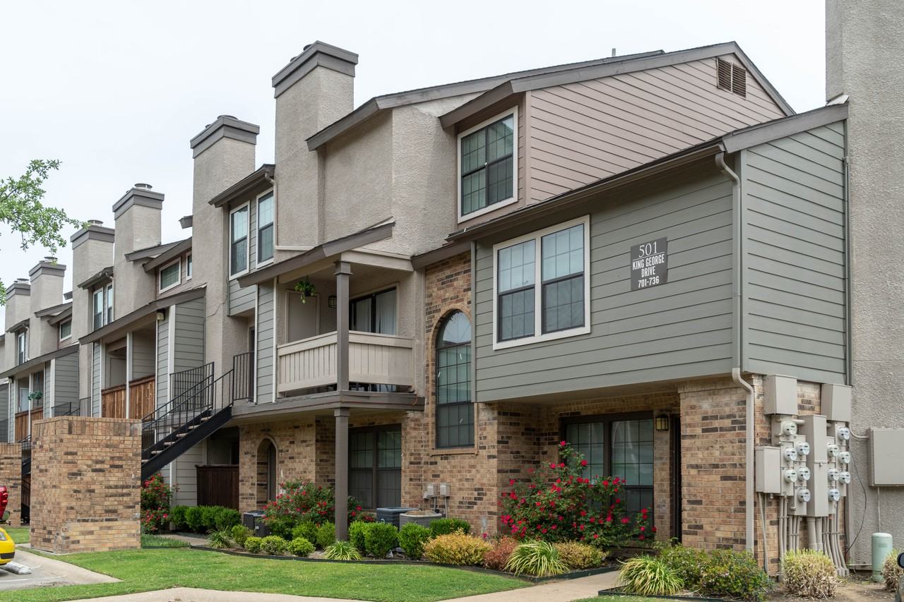 z-090820-Mission Hill - Photo 7 of 9