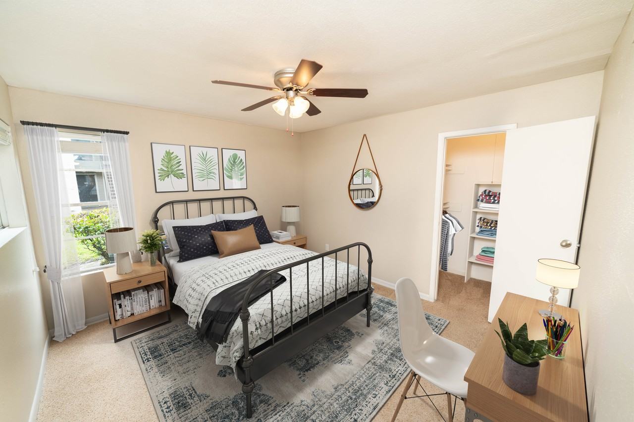 z-052521-Newport at Clear Lake - Photo 2 of 12