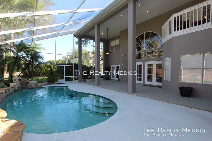 802 Lullwater Dr - Photo 2 of 24