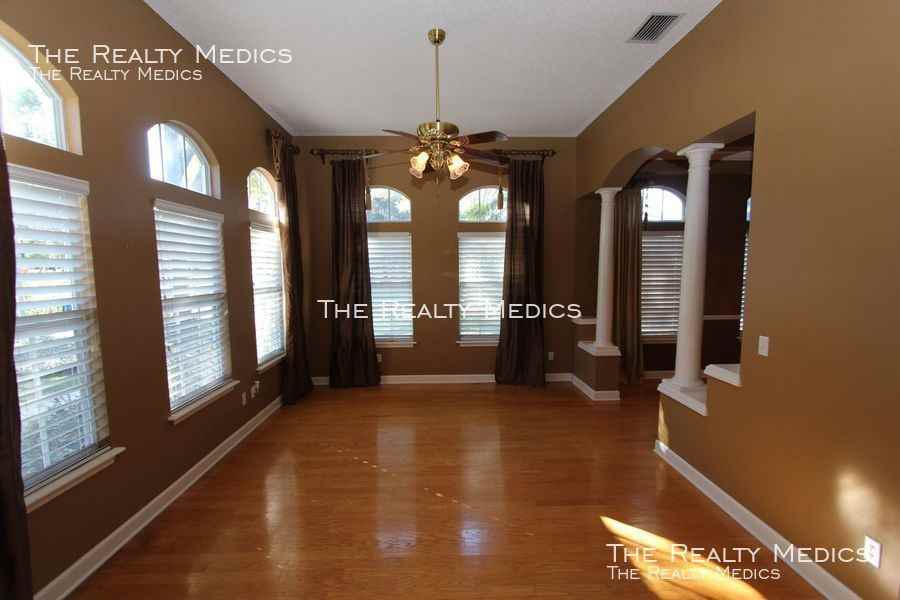 802 Lullwater Dr - Photo 3 of 24