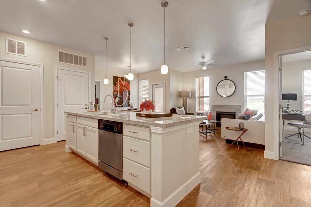 Latitude 31 - Photo 3 of 48