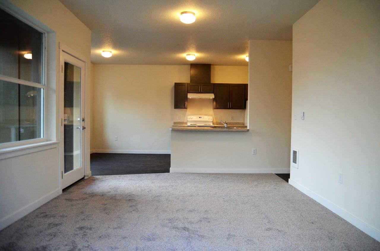 Evans Crossing Apartments - Photo 2 of 8