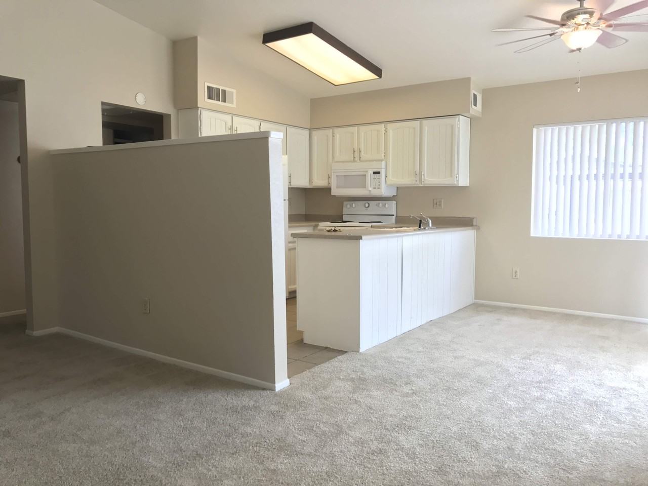 3401 S Hardy Dr - Photo 2 of 7