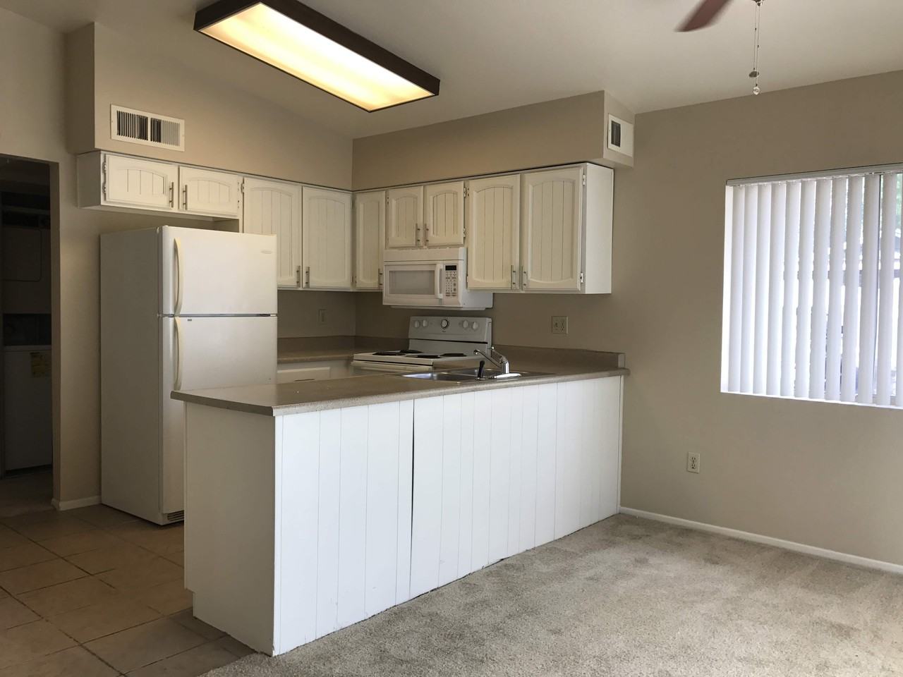 3401 S Hardy Dr - Photo 3 of 7