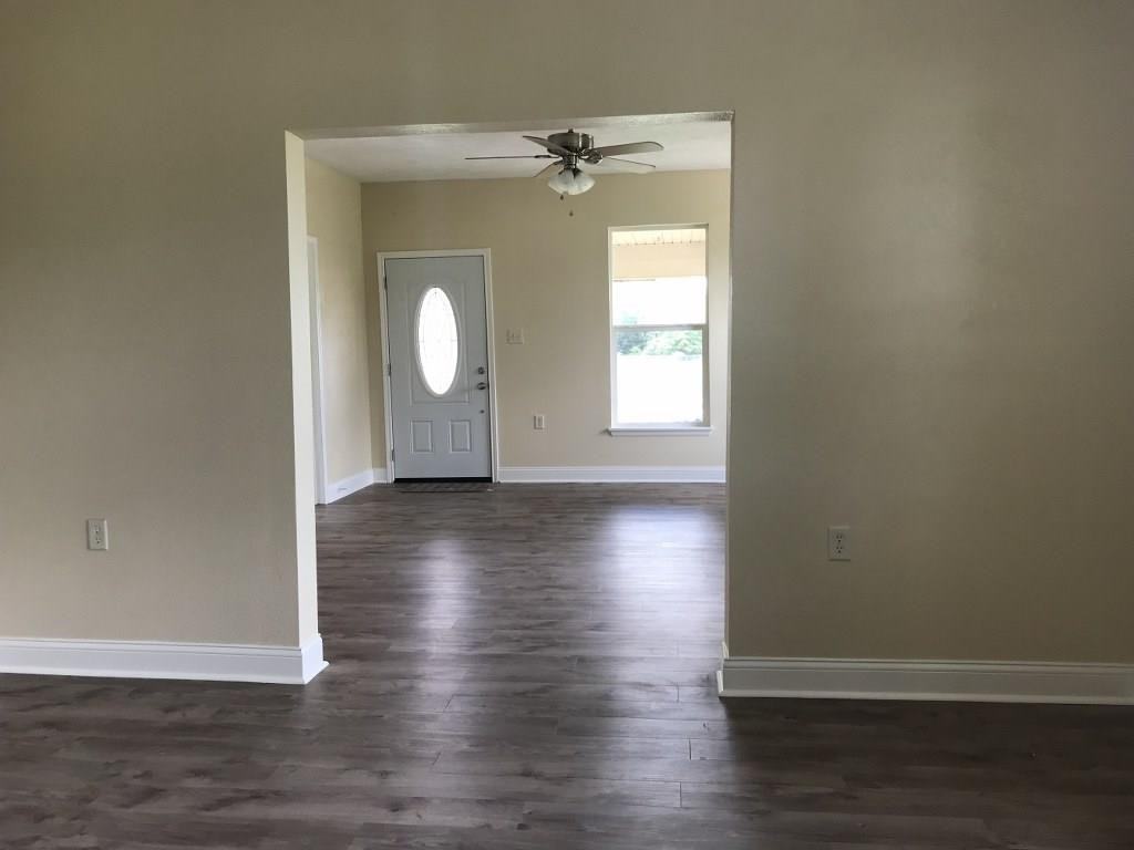 1029 Vincent St - Photo 3 of 15