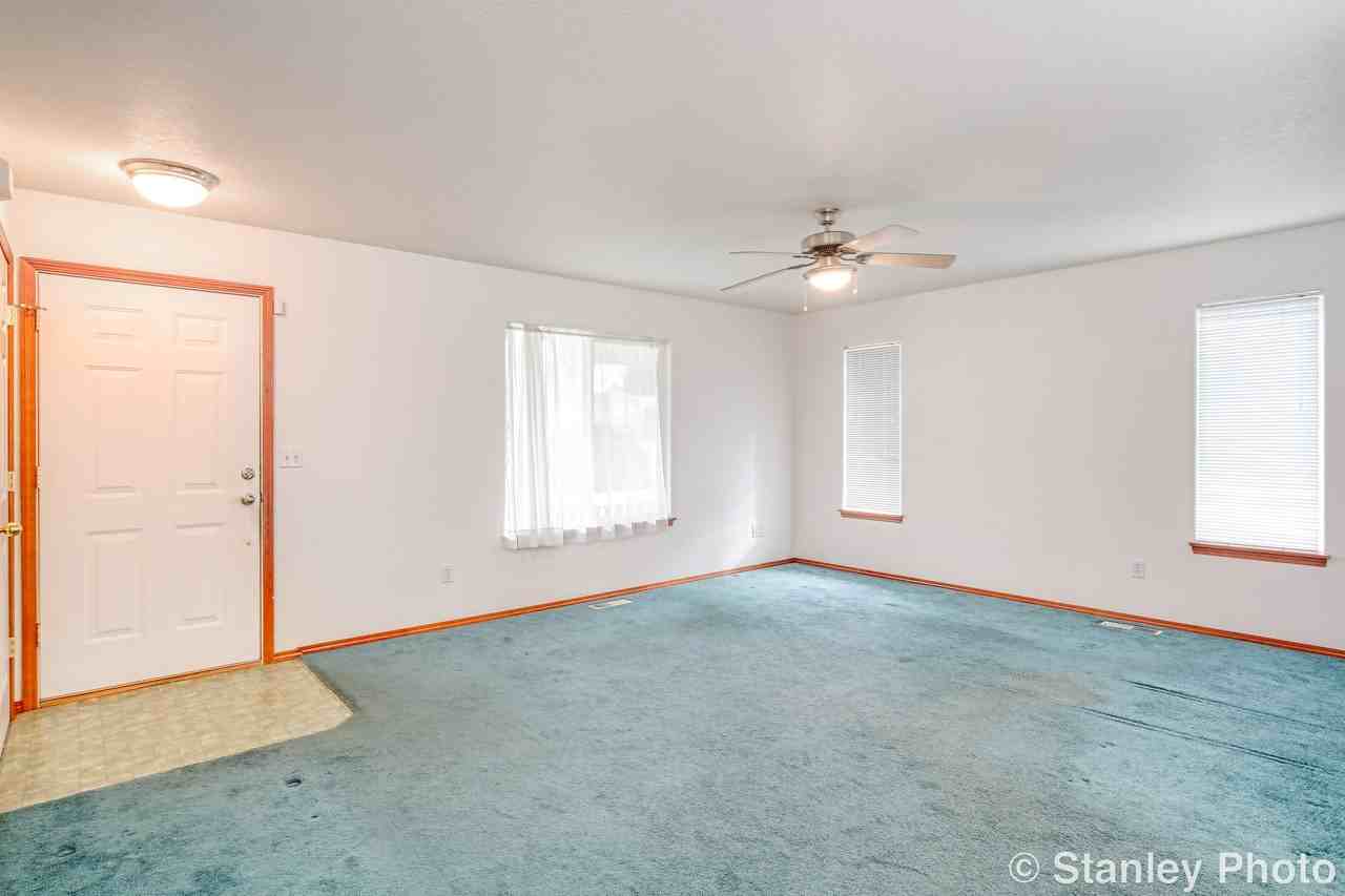 2550 Oxford St - Photo 3 of 20