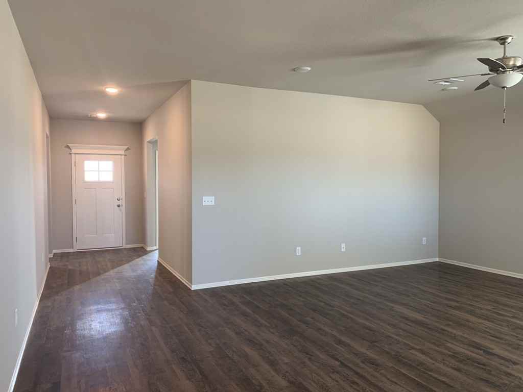 12468 S Norwood Ave - Photo 3 of 17