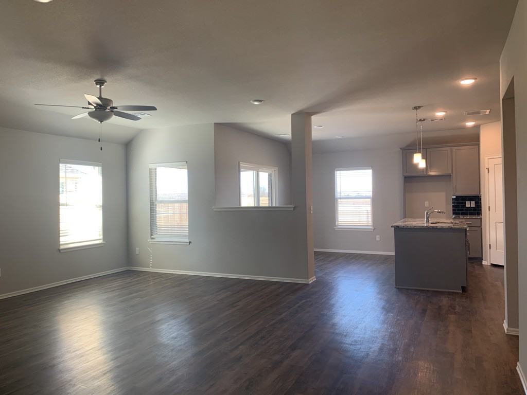 12468 S Norwood Ave - Photo 5 of 17