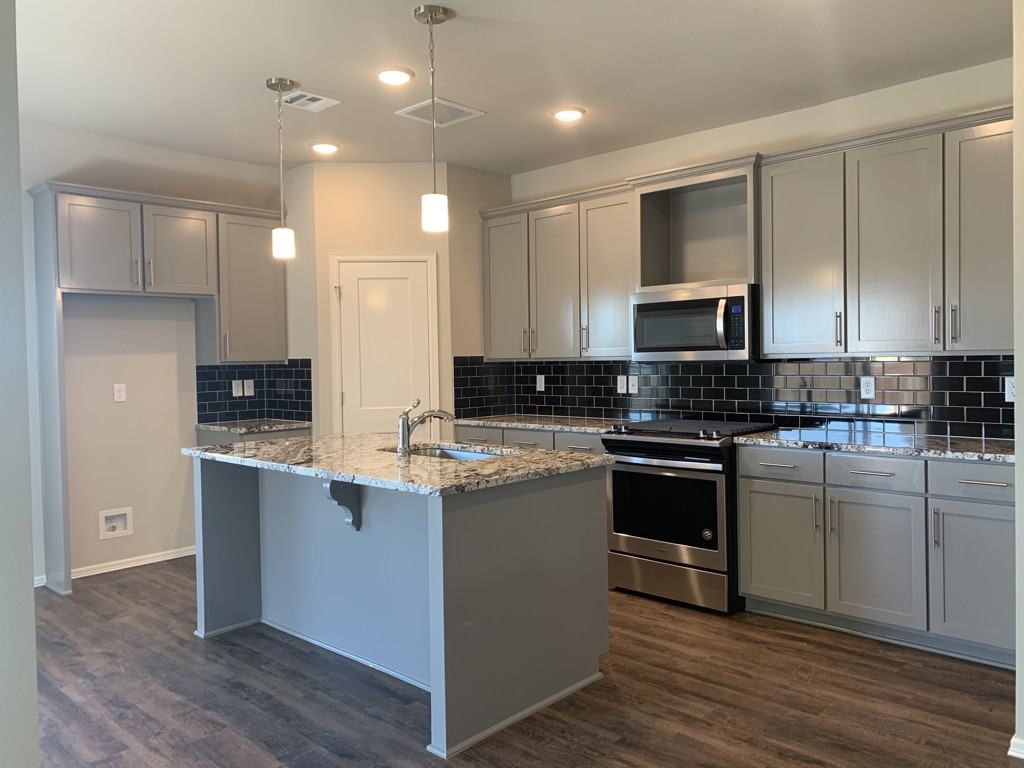 12468 S Norwood Ave - Photo 6 of 17