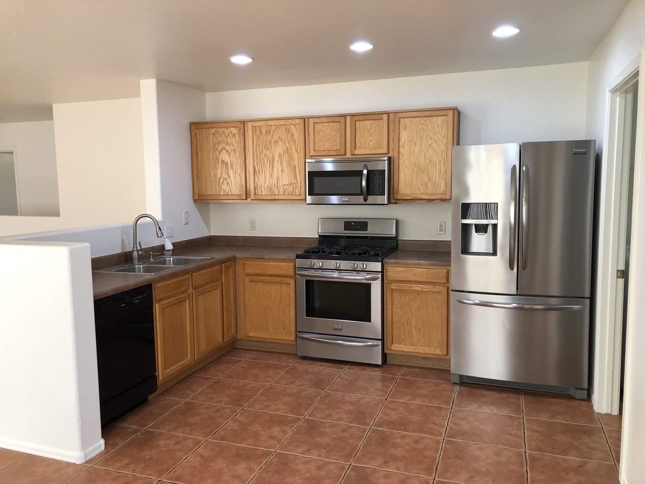16176 W Adams St - Photo 6 of 27