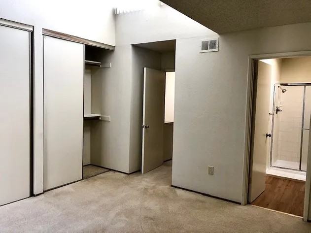 Cambridge Court - Photo 6 of 17