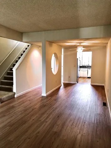 Cambridge Court - Photo 2 of 17