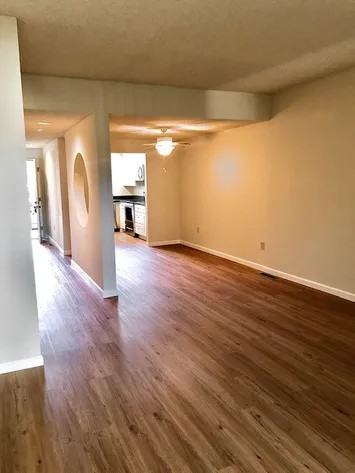 Cambridge Court - Photo 5 of 17