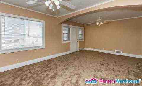 1229 Merle Hay Rd - Photo 3 of 21