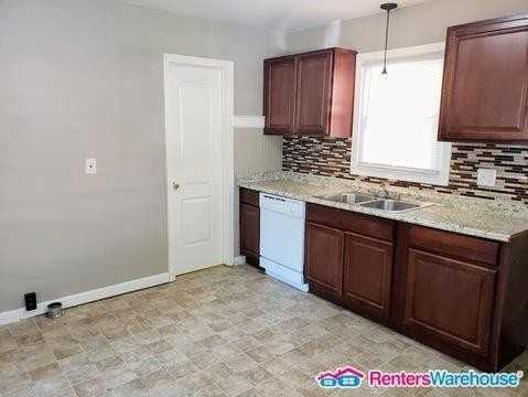 1024 Bolton Rd - Photo 3 of 14