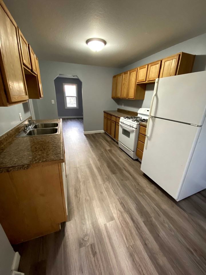 4035 Indianola Ave - Photo 3 of 7