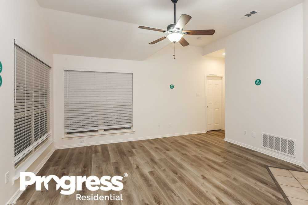 308 Creekview Dr - Photo 3 of 16