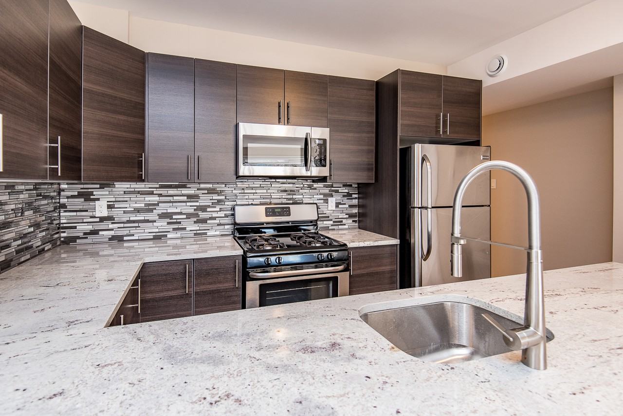 133 Sweetland Avenue - Photo 3 of 8