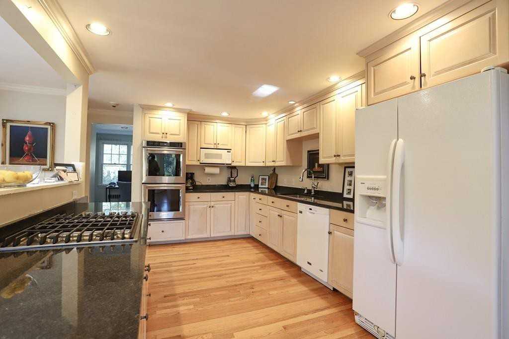 27 Elm Street Unit 2 - Photo 2 of 18