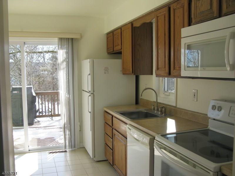 155 Saddleback Ct - Photo 3 of 10