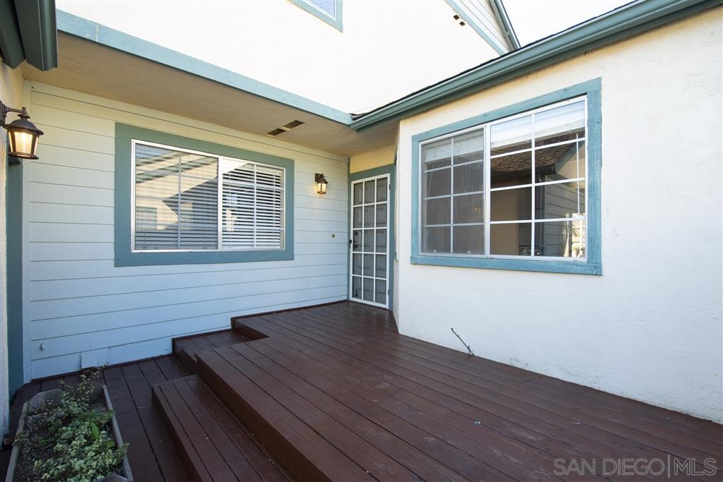 491 Bancroft Gln - Photo 2 of 16