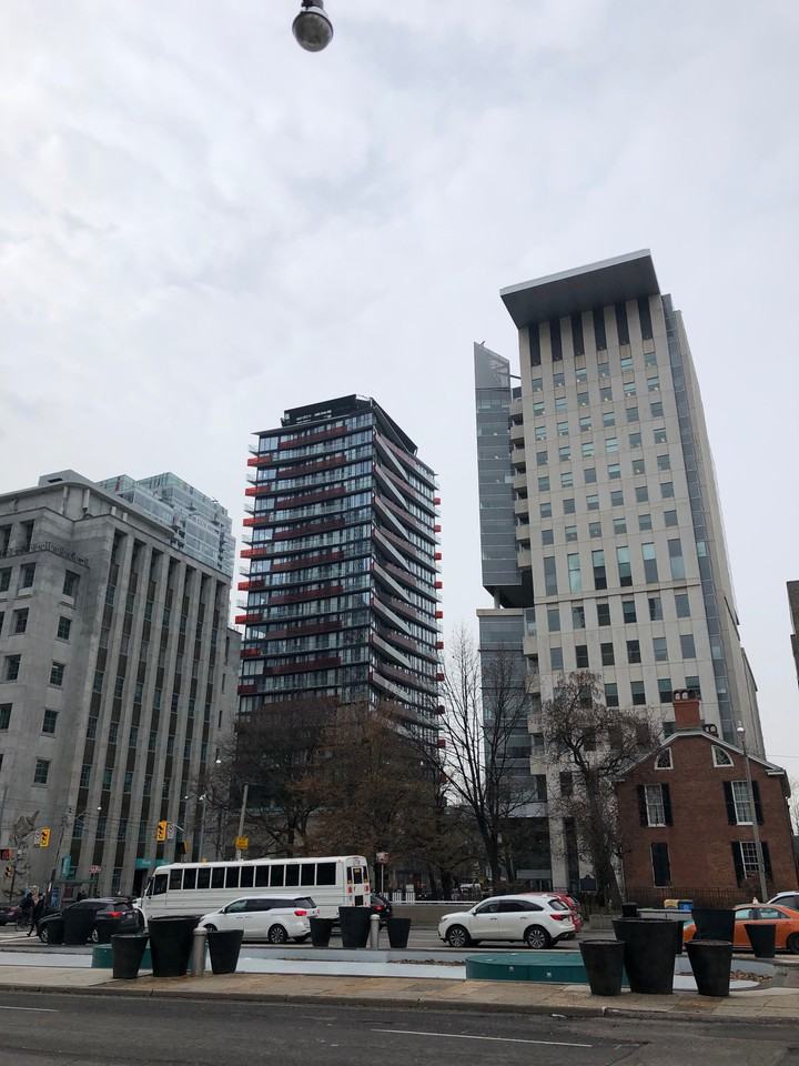 215 Queen Street West 1707, Toronto, ON M5V 1Z4 Studio