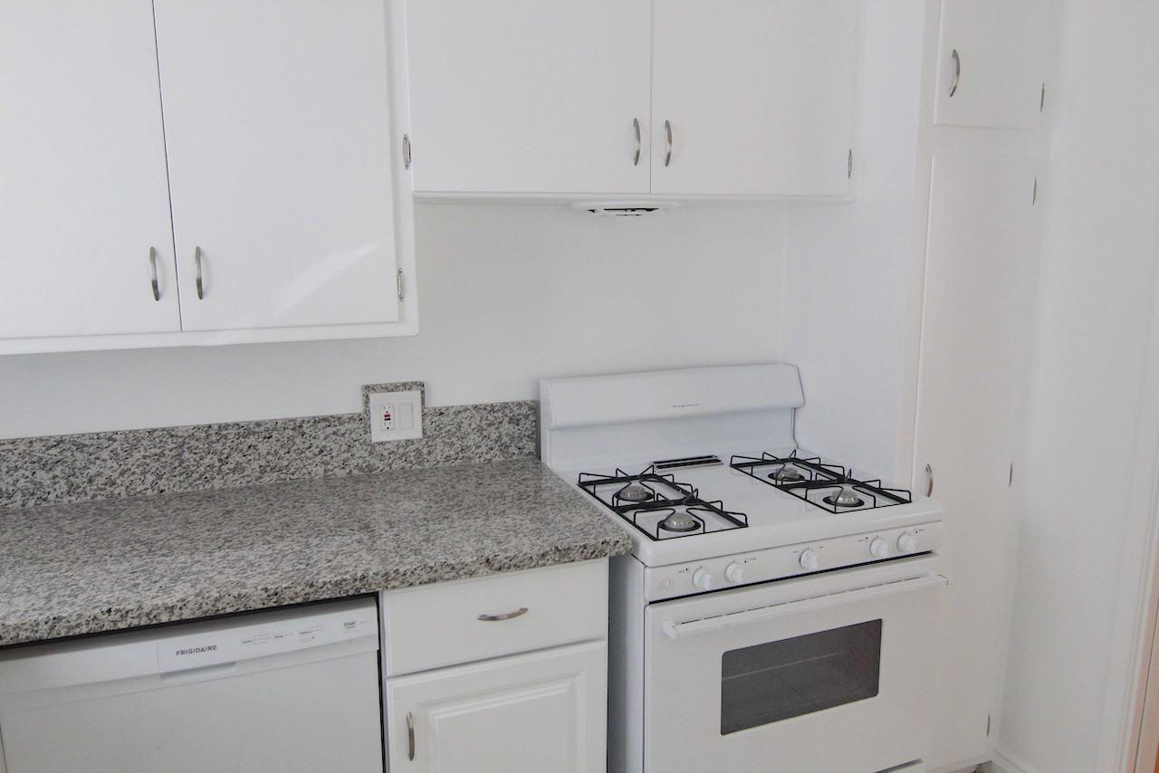 N. Fuller Ave. & Waring Ave. - Photo 6 of 45