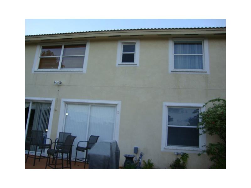 16555 Mariposa Cir N - Photo 3 of 9