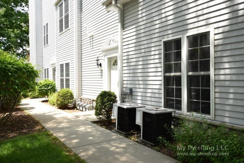 615 Lake Bluff Rd - Photo 2 of 26