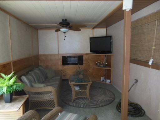 8036 Cloverglen Cir - Photo 3 of 17