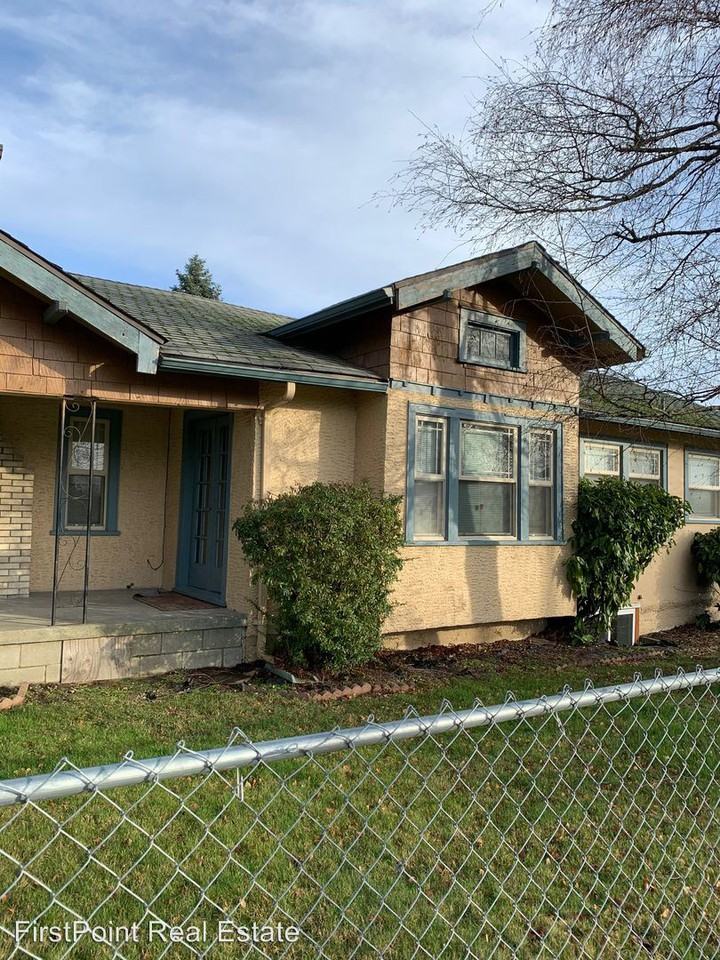 857 E 43rd Street - Photo 2 of 7