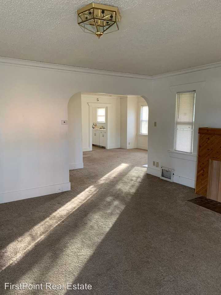 857 E 43rd Street - Photo 3 of 7