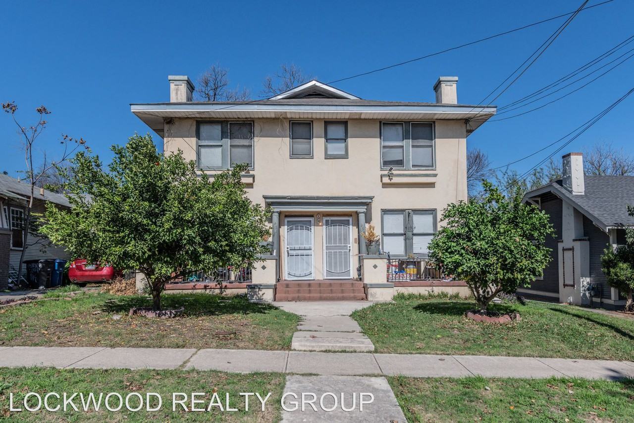 411-413 E COURTLAND PL - Photo 2 of 25