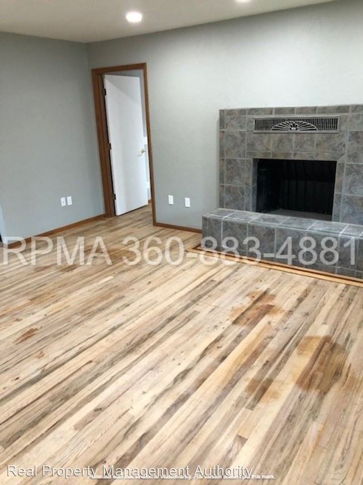 115 S Knoxville Way - Photo 2 of 13