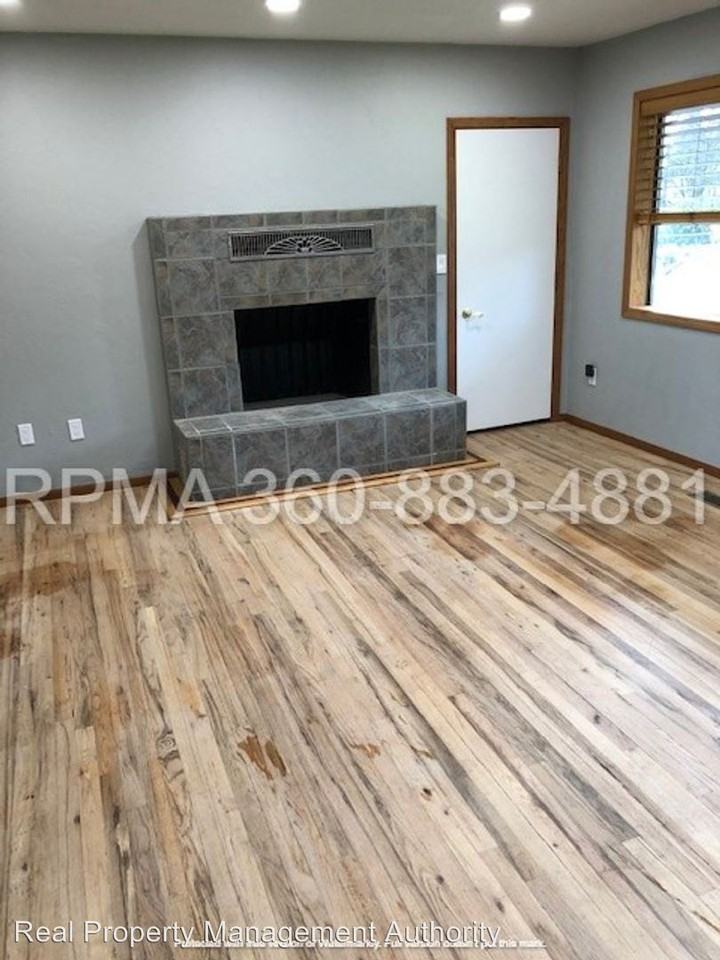 115 S Knoxville Way - Photo 3 of 13