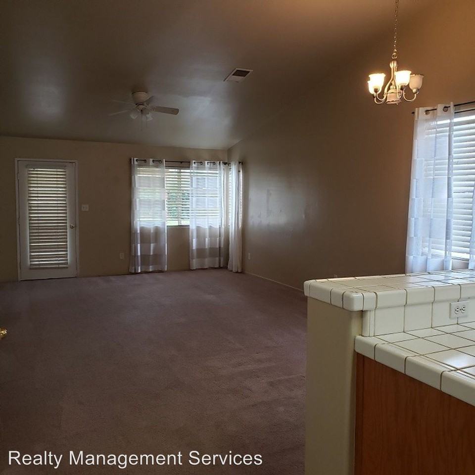 10421 Marco Polo Ave. - Photo 3 of 6
