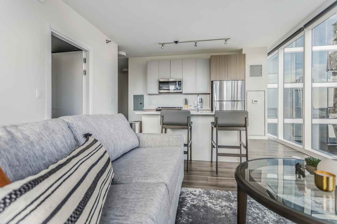 Landing at 1407 on Michigan #902 - Photo 3 of 19