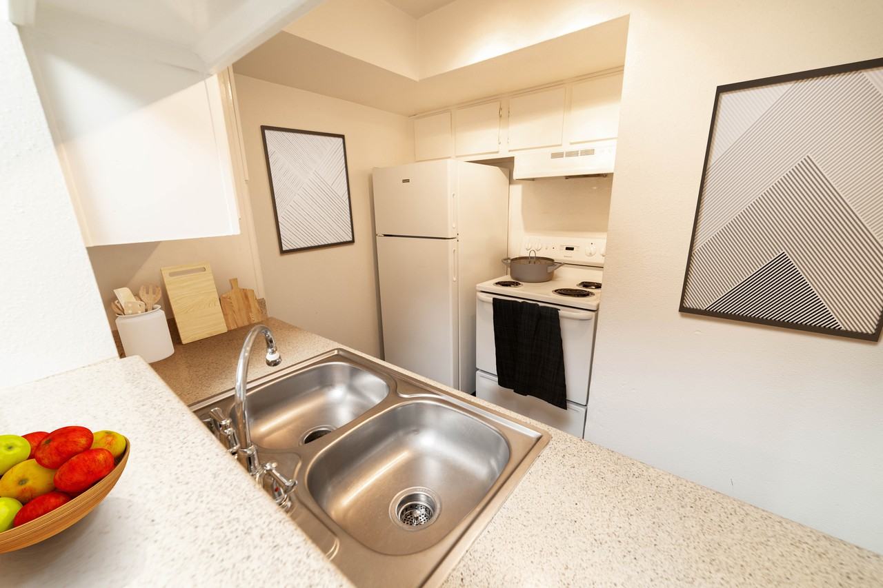 z-080122-Sedona Square - Photo 2 of 12