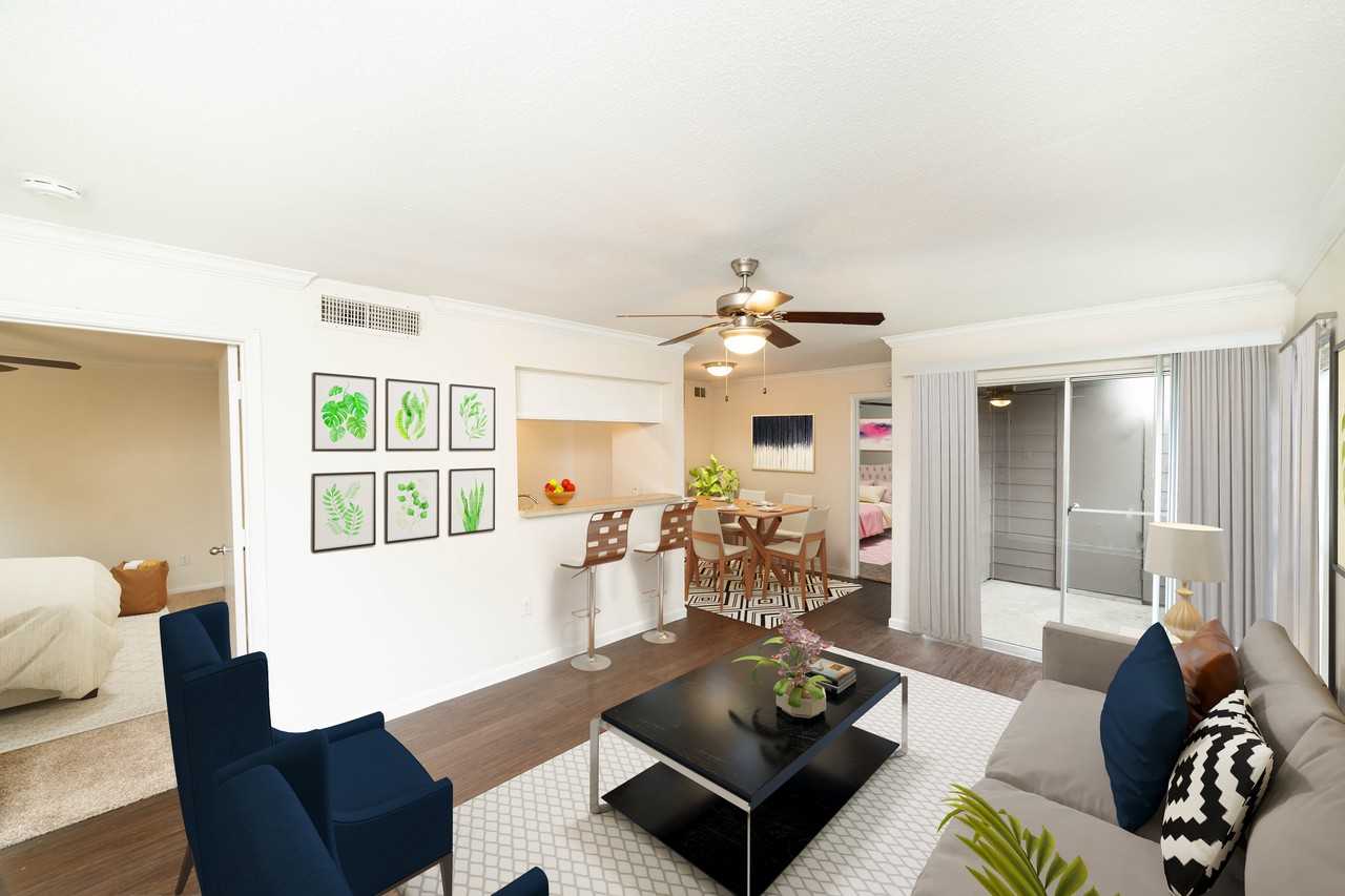 z-080122-Sedona Square - Photo 4 of 12