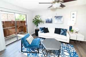 featured image of 933 W Cartwright Rd