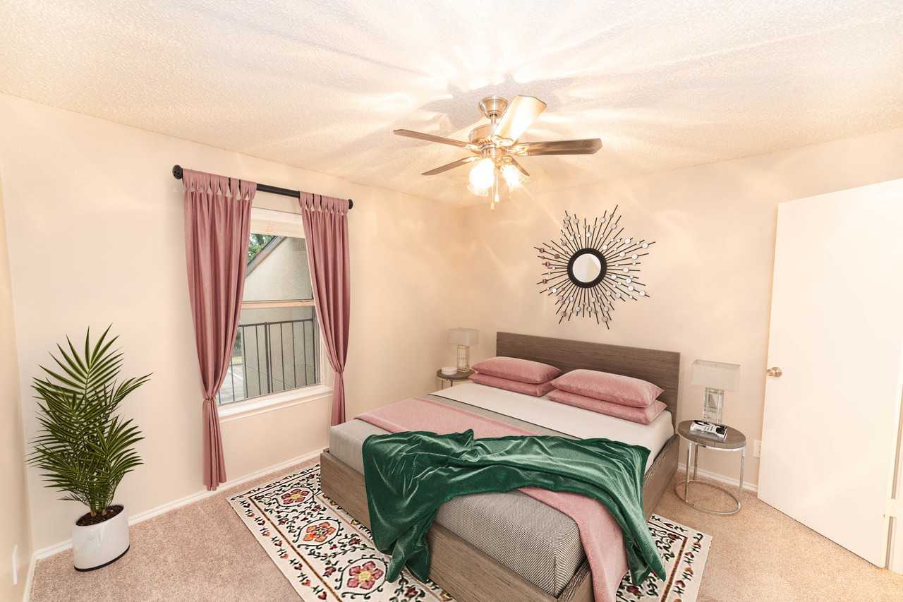 z-100120-The Corners - Photo 2 of 10