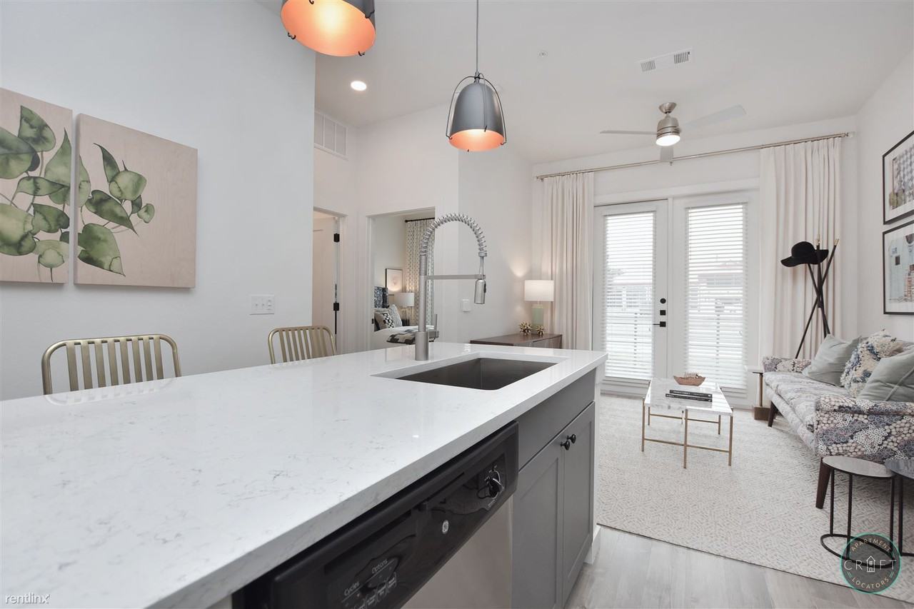 2512 W Braker Ln - Photo 2 of 10