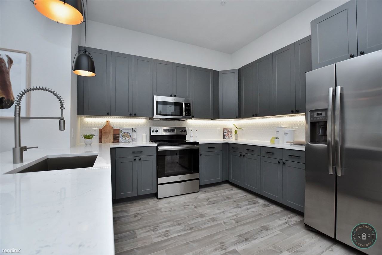 2512 W Braker Ln - Photo 3 of 10