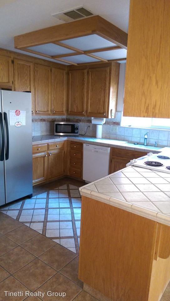 1304 Ventura Ave - Photo 3 of 10