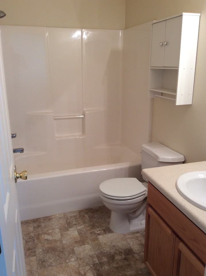 1381 Se M St - Photo 3 of 6