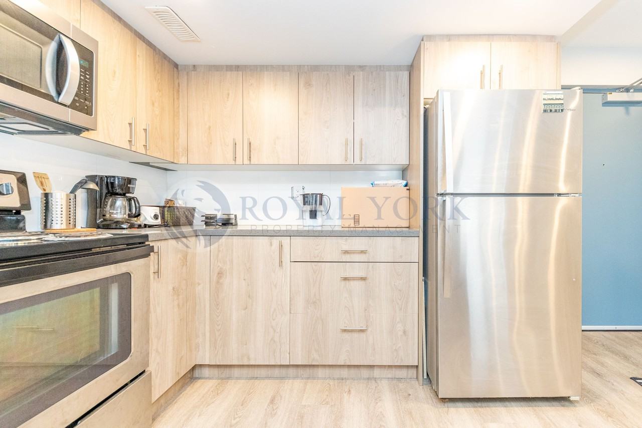 814 Glencairn - Photo 2 of 23