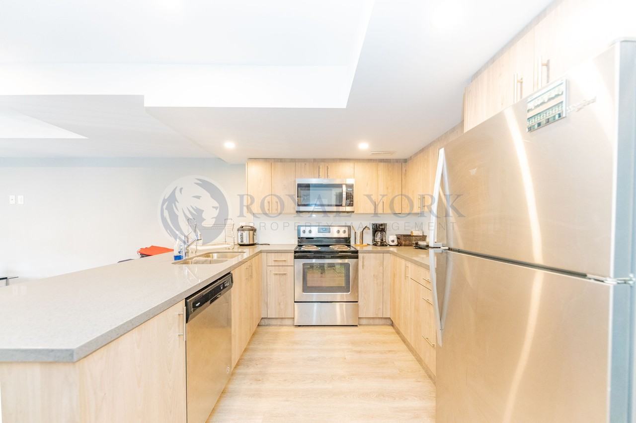 814 Glencairn - Photo 3 of 23